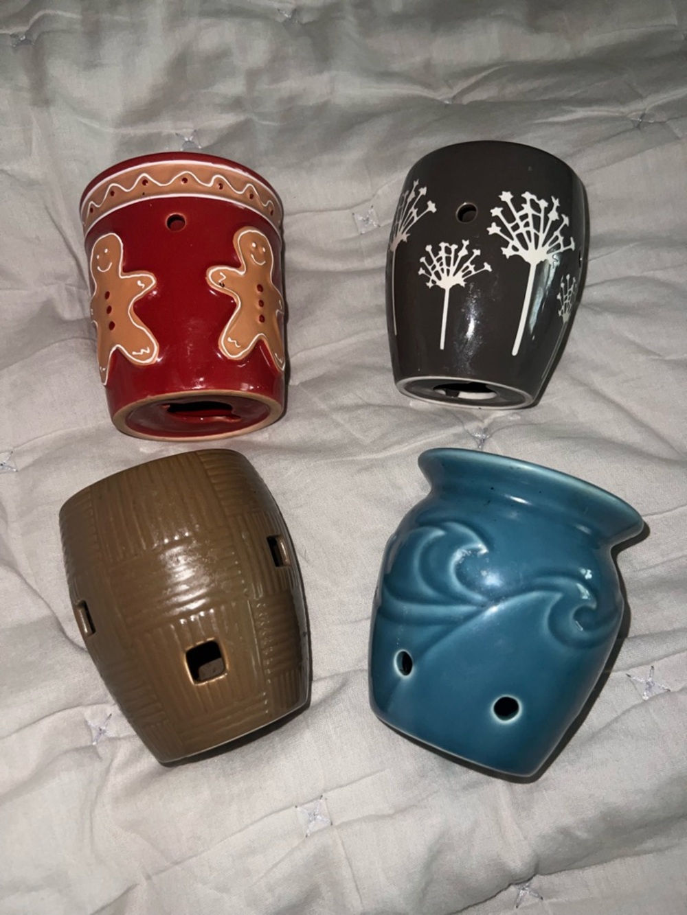 SCENTSY Collection Plug In Warmers W/ 2 Plugs Ocean Waves Gingerbread Dandelion